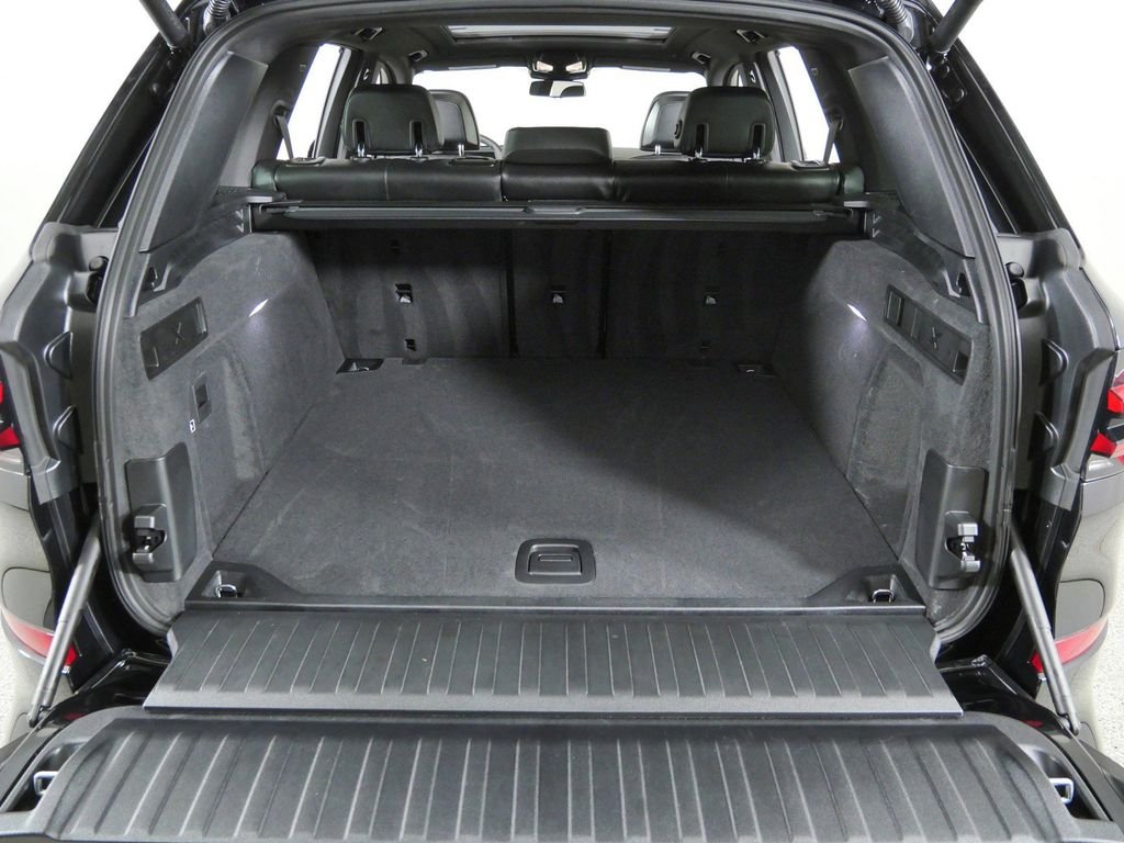 New 2026 Black Sapphire Metallic BMW xDrive40i image 28