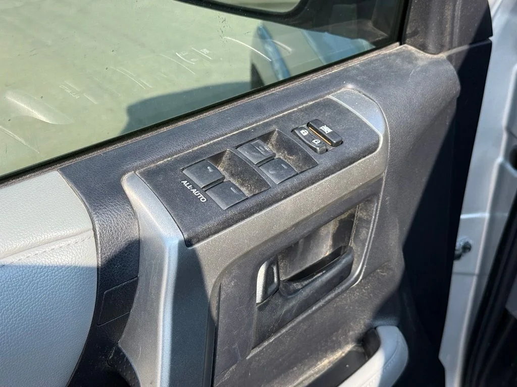 Used 2013 Silver Toyota SR5 image 11