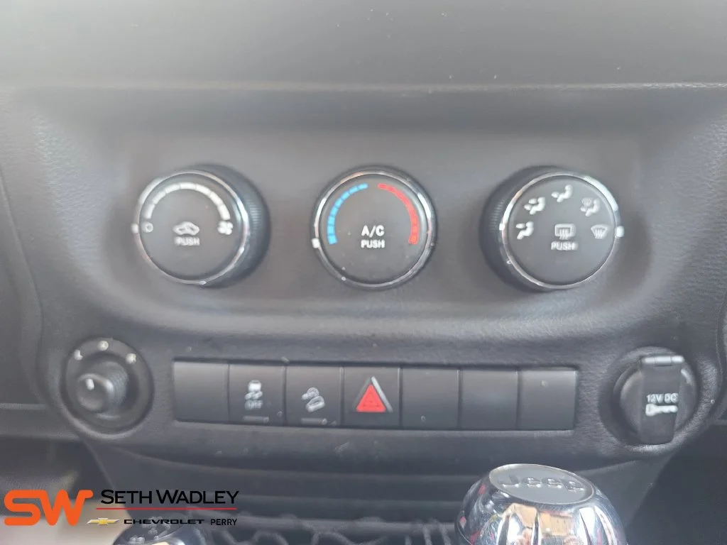 Used 2015 Red Jeep Sport image 21
