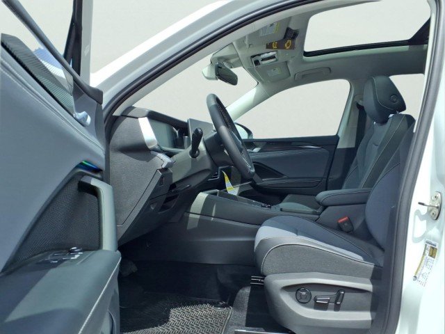 New 2026 Pure White Volkswagen SE 4Motion image 14