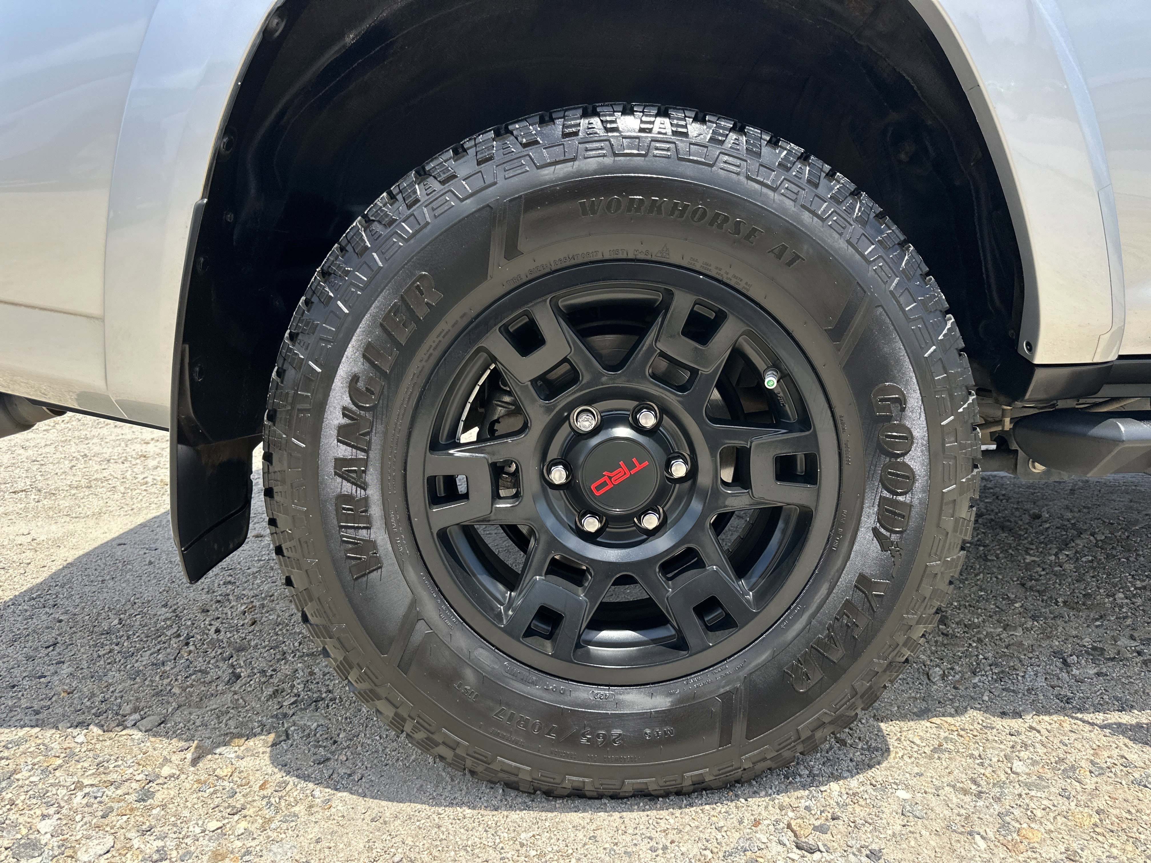 Used 2021 Classic Silver Metallic Toyota Venture image 27