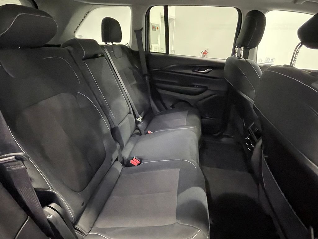 Used 2023 Silver Jeep Laredo image 22