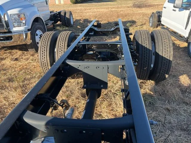 New 2025 Oxford White Ford F-750 SD Gas Straight Frame image 32