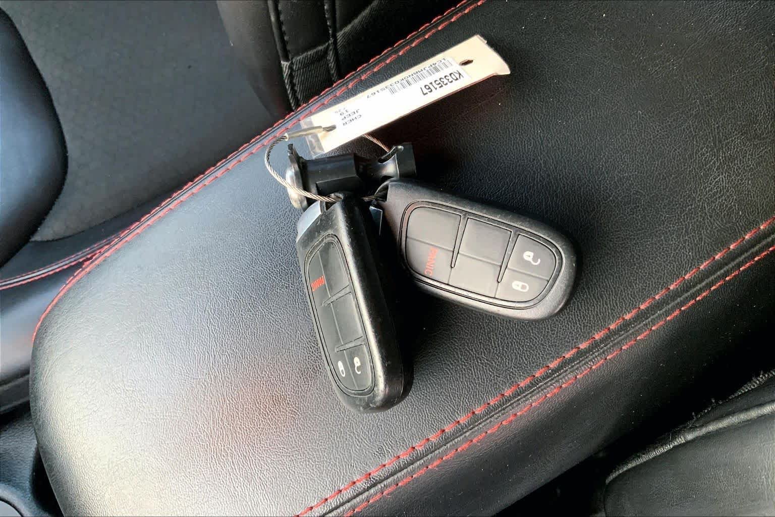 Used 2019 Diamond Black Crystal Pearlcoat Jeep Trailhawk image 13