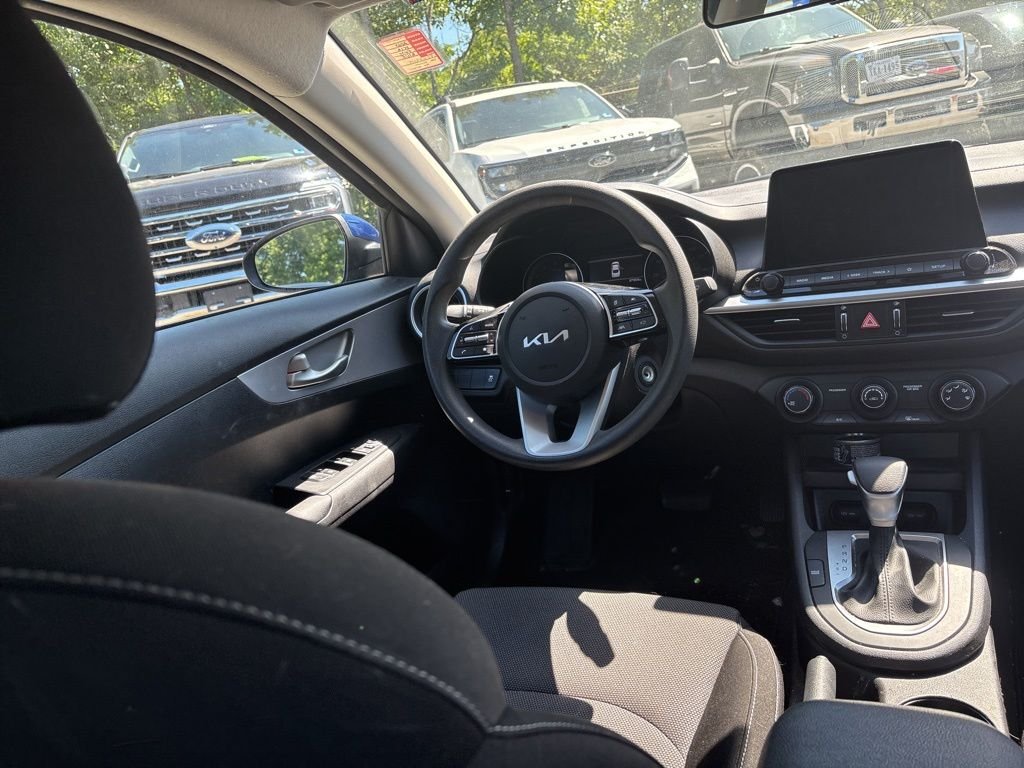 Used 2023 Blue Kia LXS image 9