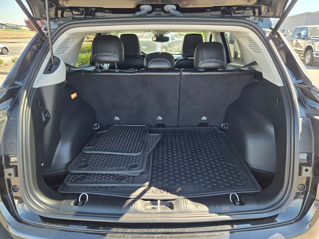 Used 2022 Black Jeep Trailhawk image 27