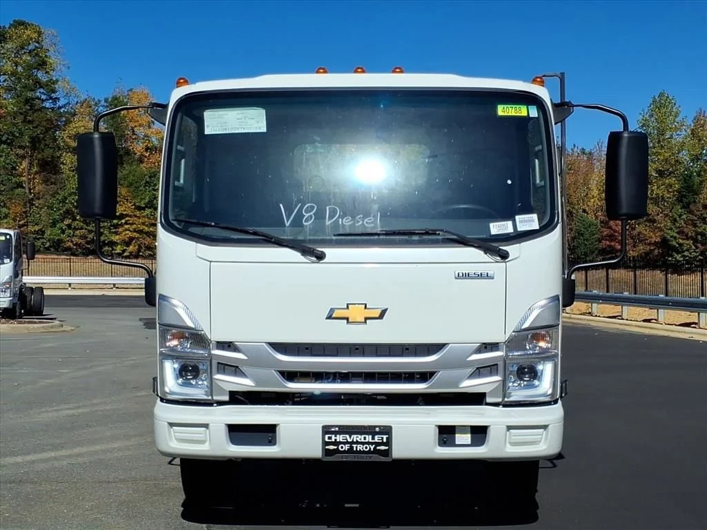 New 2024 Arc White Chevrolet  image 31