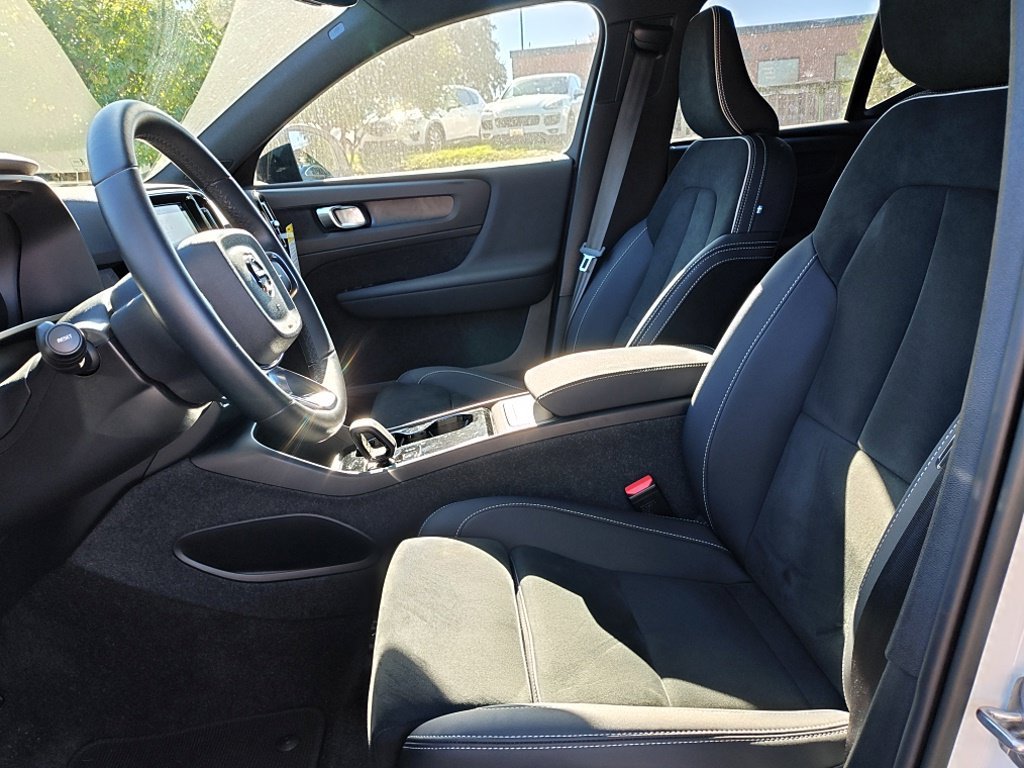 Used 2023 White Volvo Twin Plus image 11