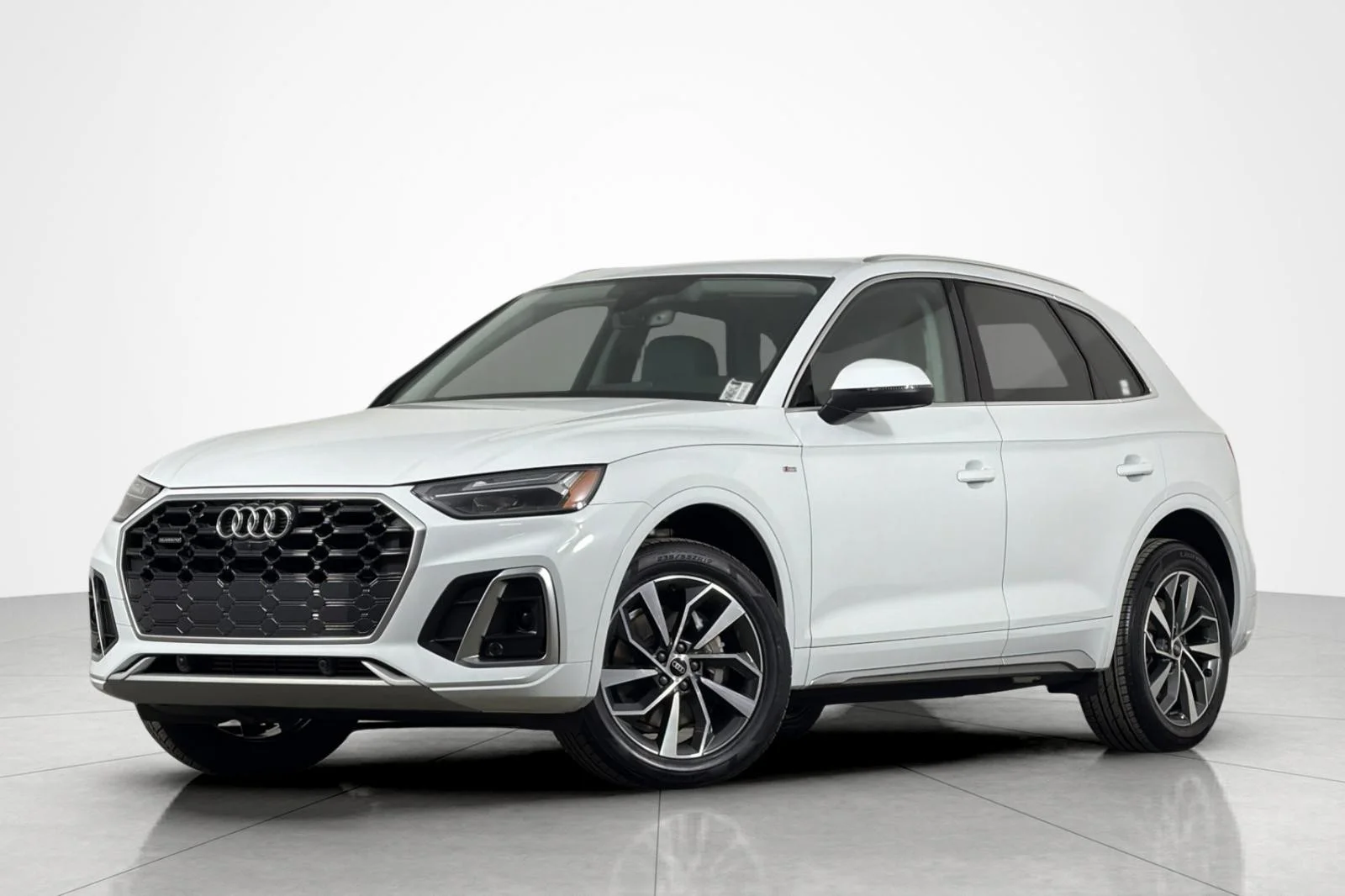 2023 Audi Q5 45 Premium Plus's photo
