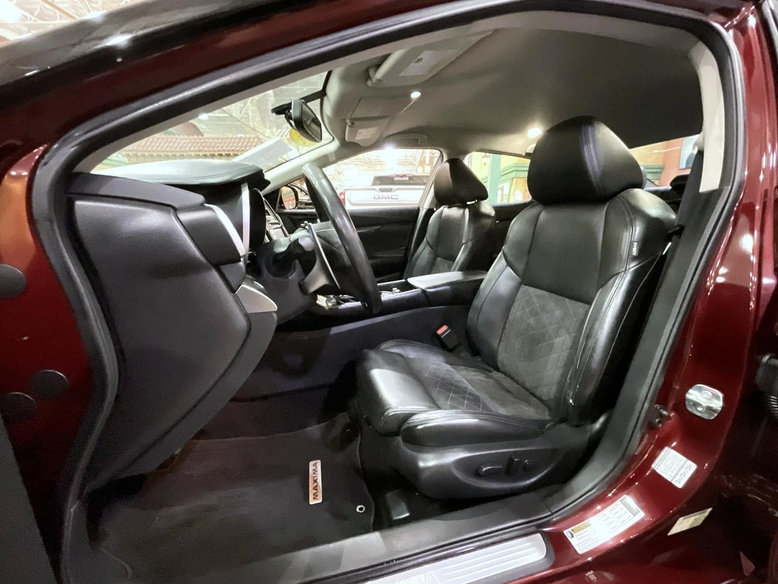 Certified Used 2016 Red Nissan SR image 10