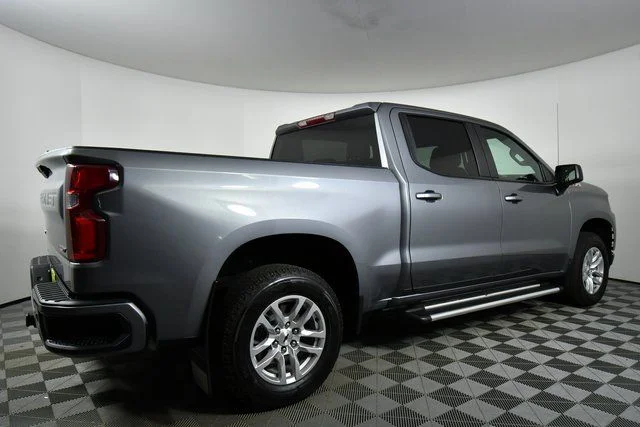 Used 2021  Chevrolet RST image 10