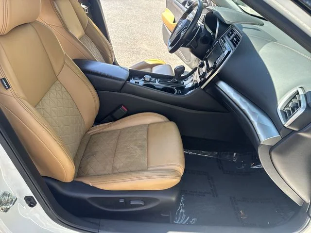 Used 2016 White Nissan SR image 10