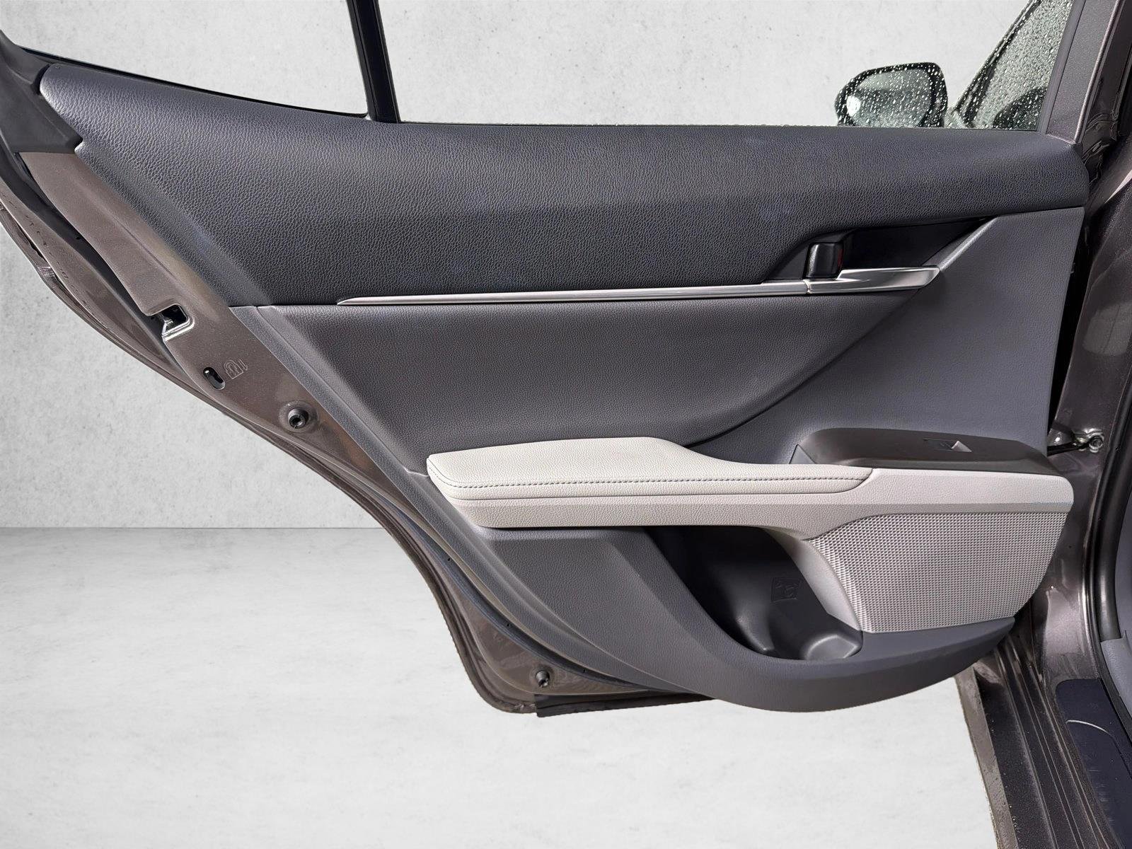 Used 2022 Celestial Silver Metallic Toyota Hybrid XLE image 21