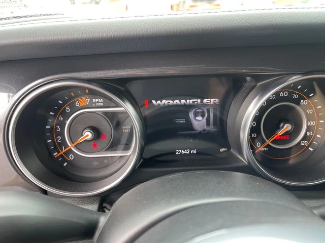 Used 2023 Black Jeep Altitude image 9