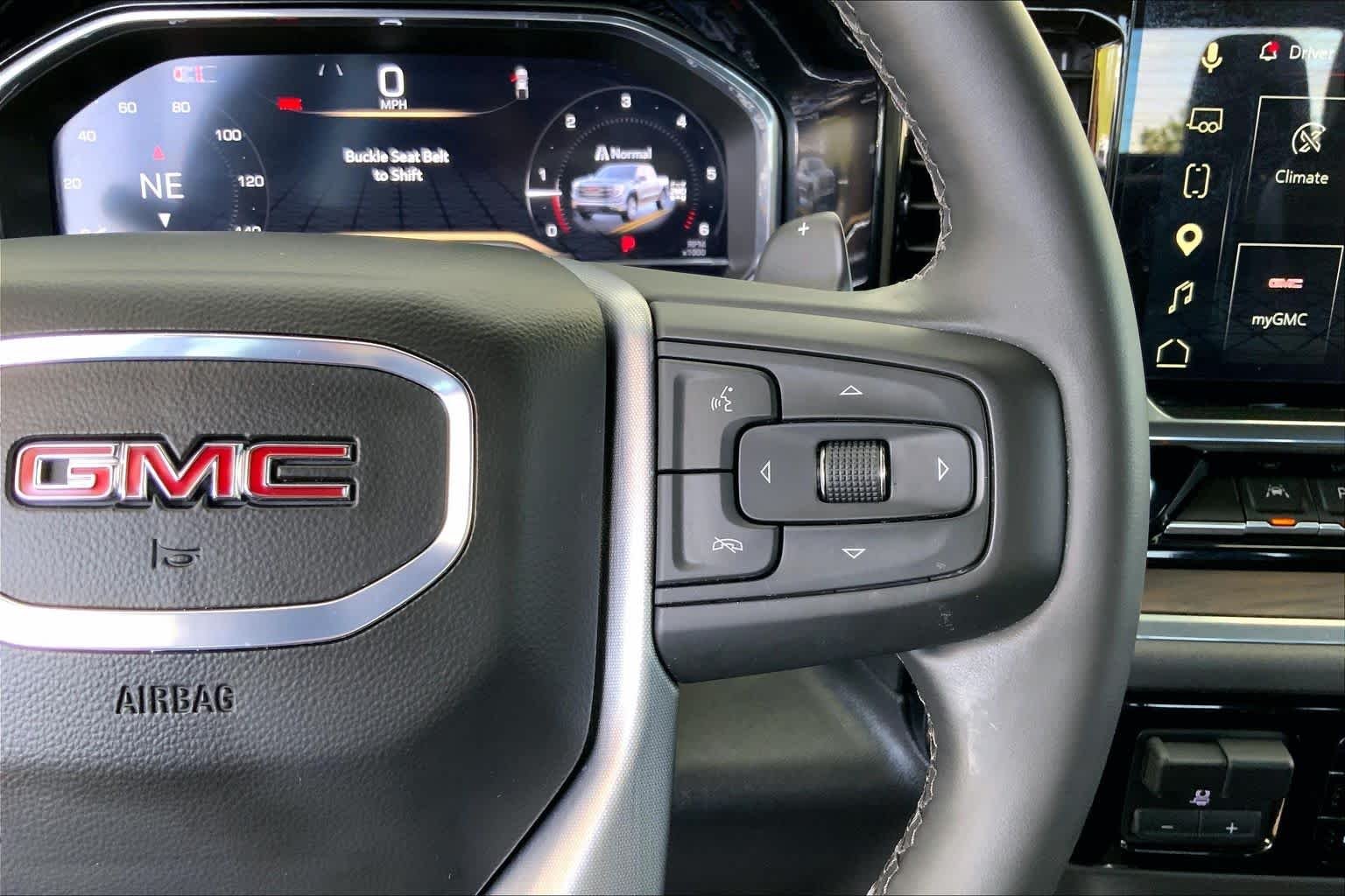 Used 2025 Onyx Black GMC SLT image 25
