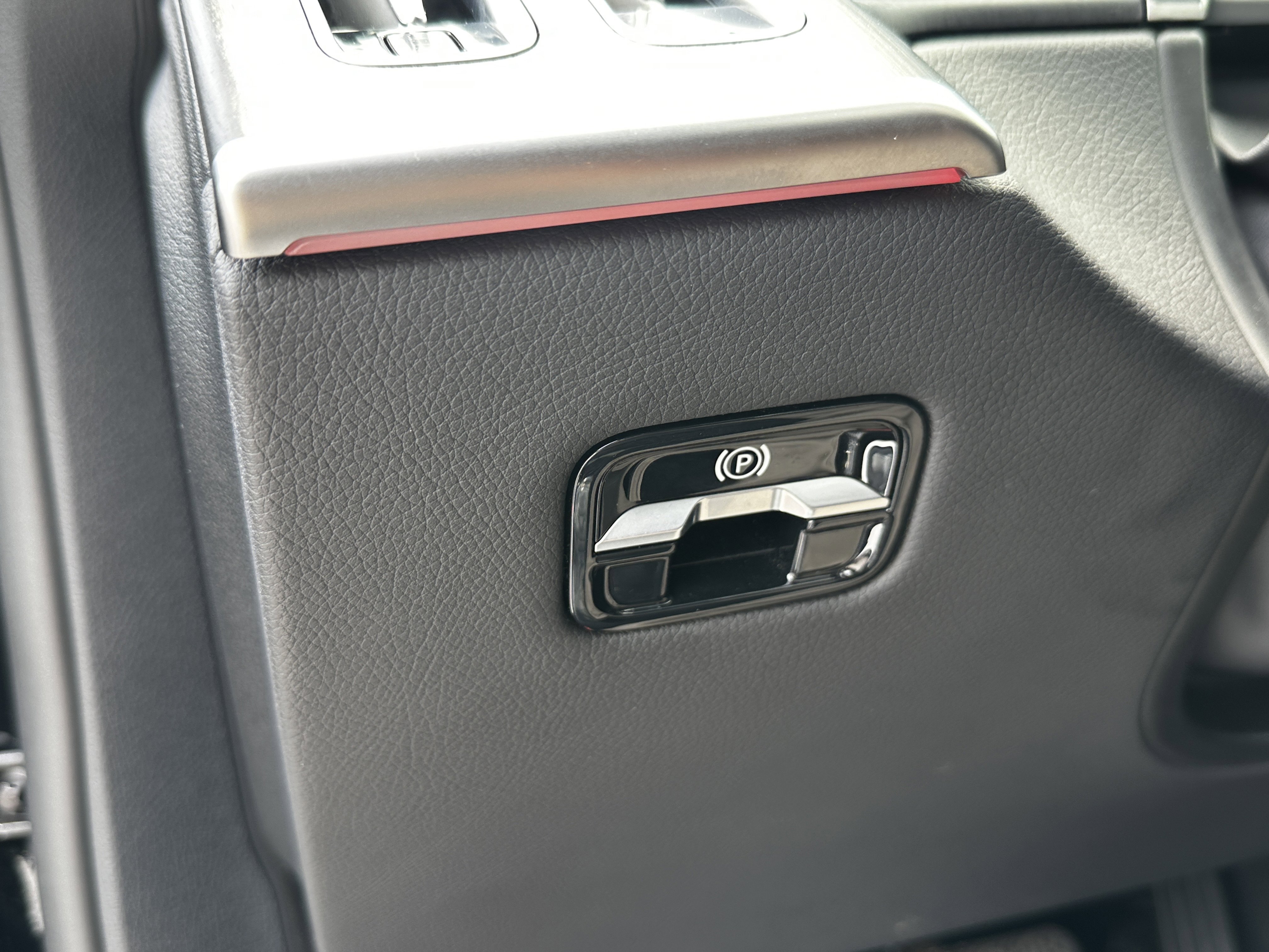 Certified Used 2025 Black Mercedes-Benz S 580 image 35