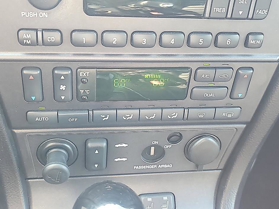 Used 2003 Whisper White Ford Premium image 30