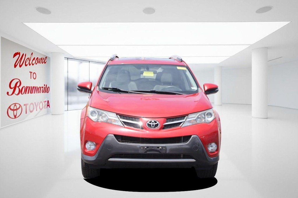 Used 2014 Barcelona Red Metallic Toyota FWD 4dr XLE (Natl) image 4