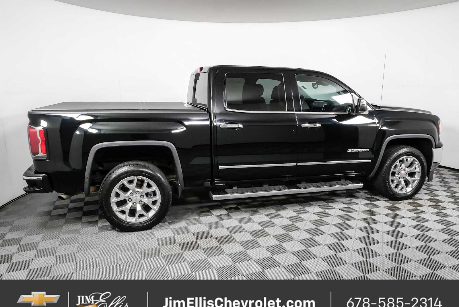 Used 2018 ONYX BLACK GMC SLT image 2
