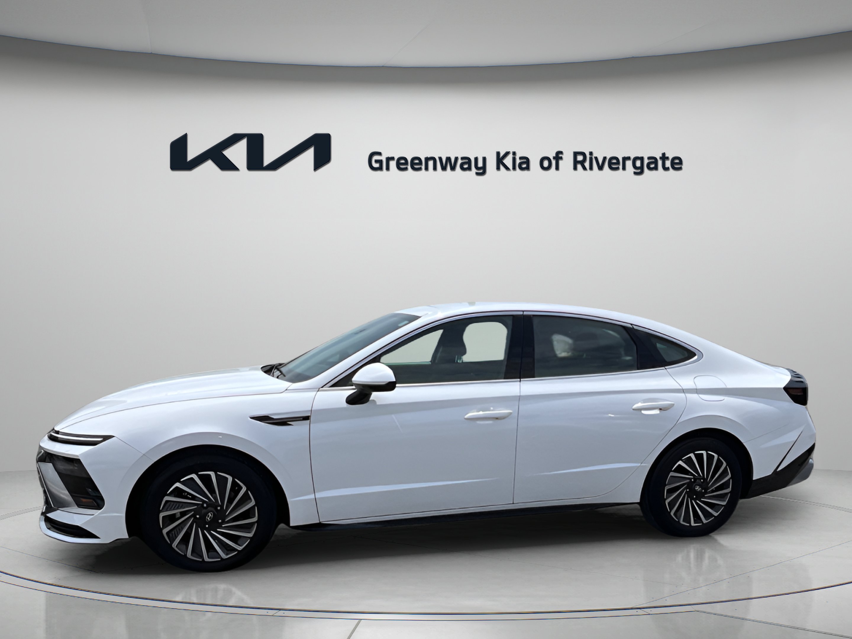 Used 2025 Serenity White Hyundai SEL image 4