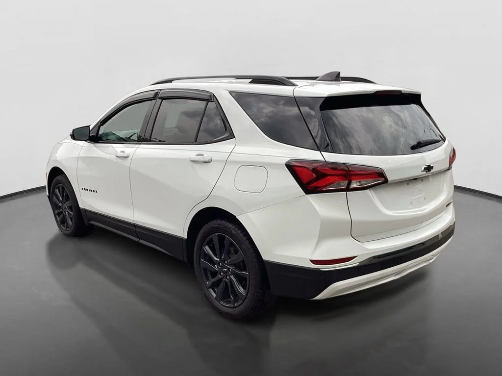 Used 2022 Summit White Chevrolet RS image 7