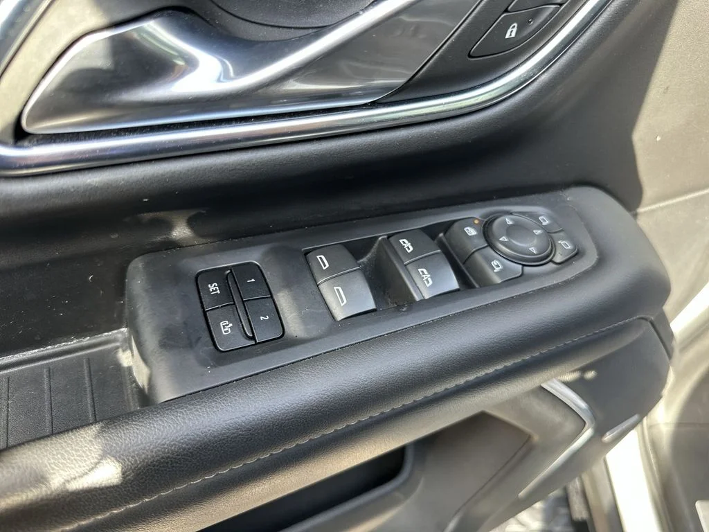 Used 2023 White Chevrolet Z71 image 13