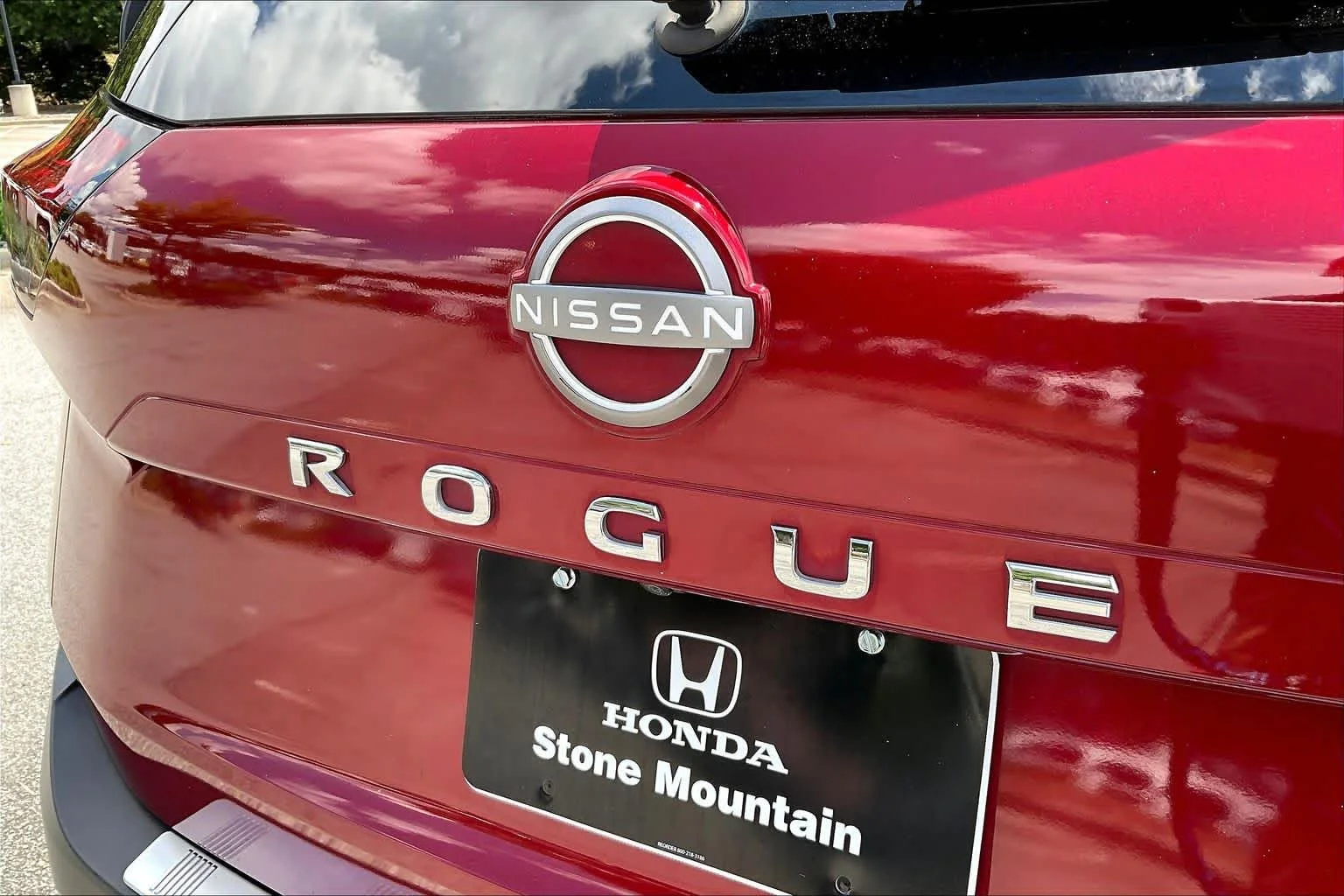 Used 2023 Scarlet Ember Tintcoat Nissan SV image 19