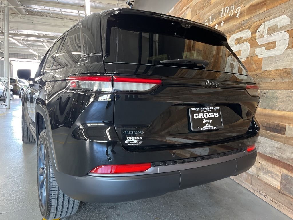 New 2026 Diamond Black Crystal Pearl-Coat Exterior Paint Jeep 85th Anniversary image 19