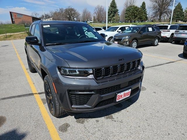New 2026 Baltic Gray Metallic Clearcoat Jeep Laredo Altitude image 7