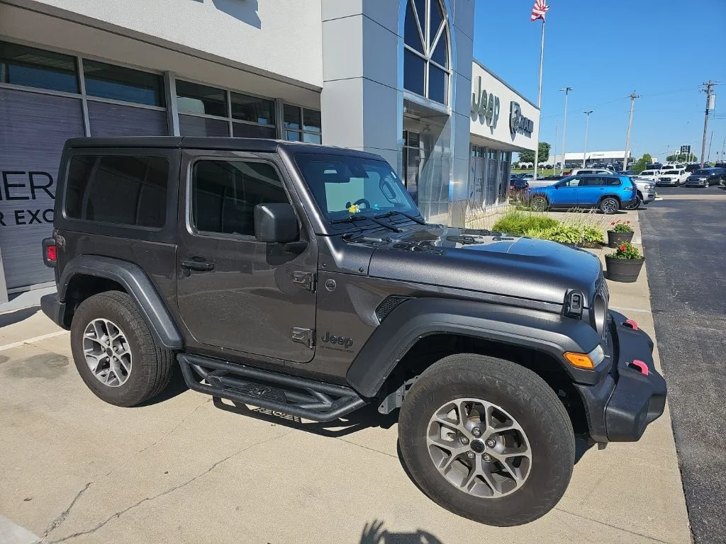 Used 2024 Gray Jeep Sport S image 5