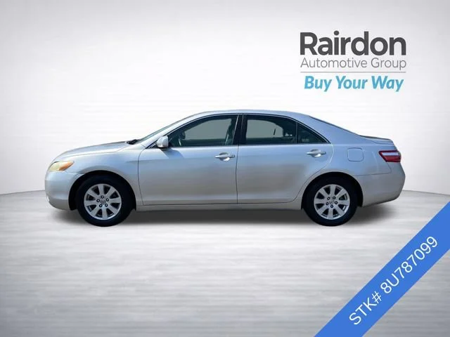 Used 2008 Classic Silver Metallic Toyota LE image 4