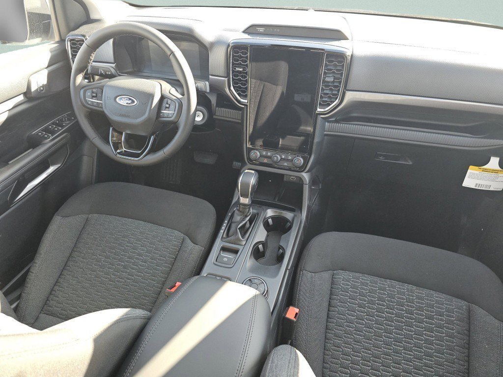 Used 2025 Oxford White Ford XLT image 28