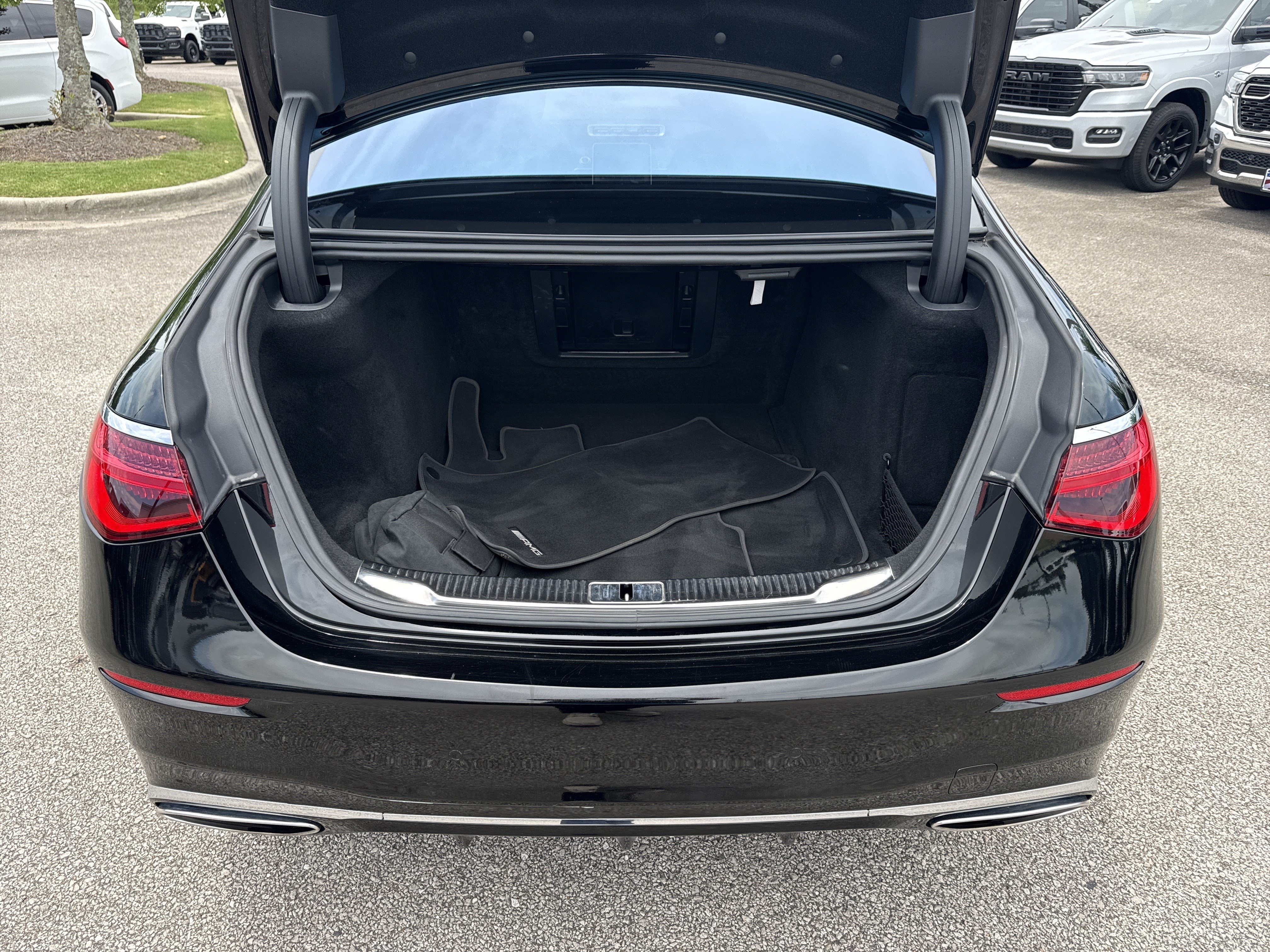 Used 2023 Black Mercedes-Benz S 500 image 18
