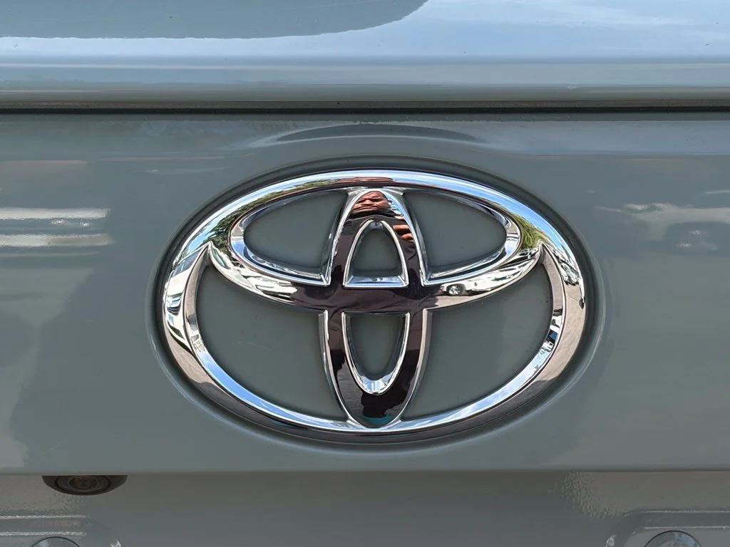 Used 2019 Lunar Toyota XLE Premium image 14