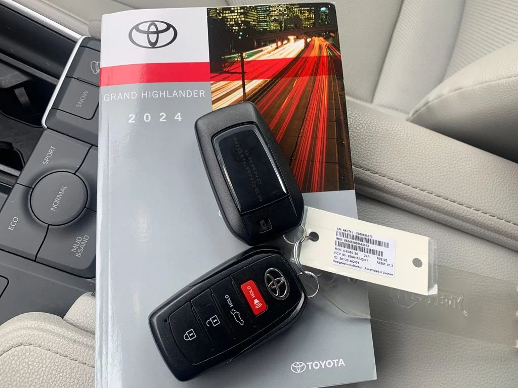 Used 2024 White Toyota XLE image 9