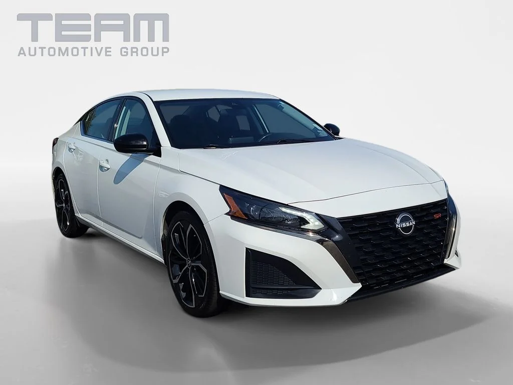 Used 2024 White Nissan 2.5 SR image 1