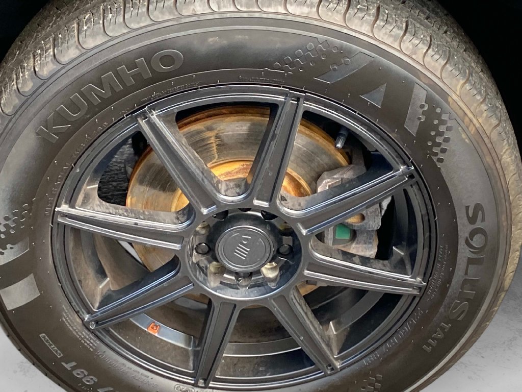 Used 2019 Black Jeep Latitude image 28