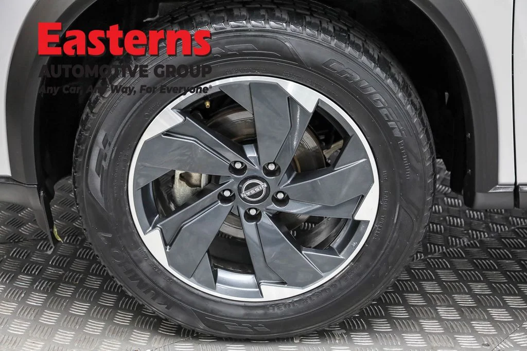 Used 2024 Silver Nissan SV image 32