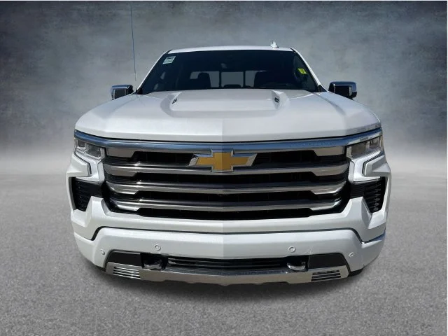 Used 2024 Beige Chevrolet High Country image 3