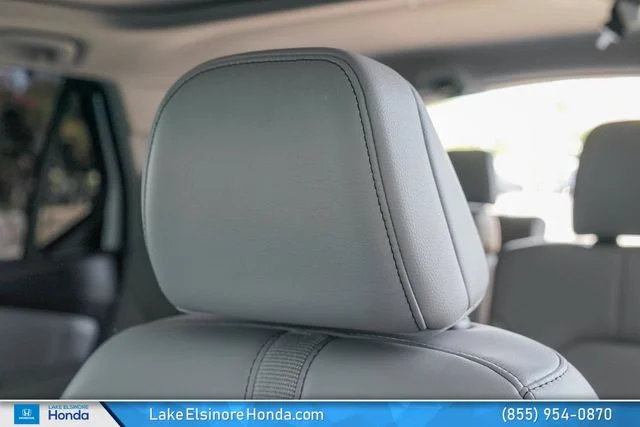 Used 2025 Platinum White Pearl Honda Touring image 27