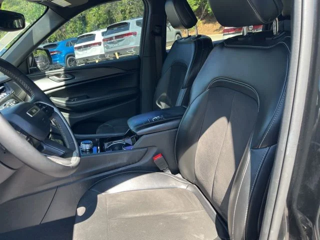 Used 2023 Black Jeep Altitude image 8