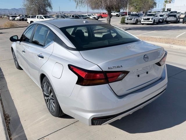 Used 2025 Silver Nissan 2.5 SV image 6