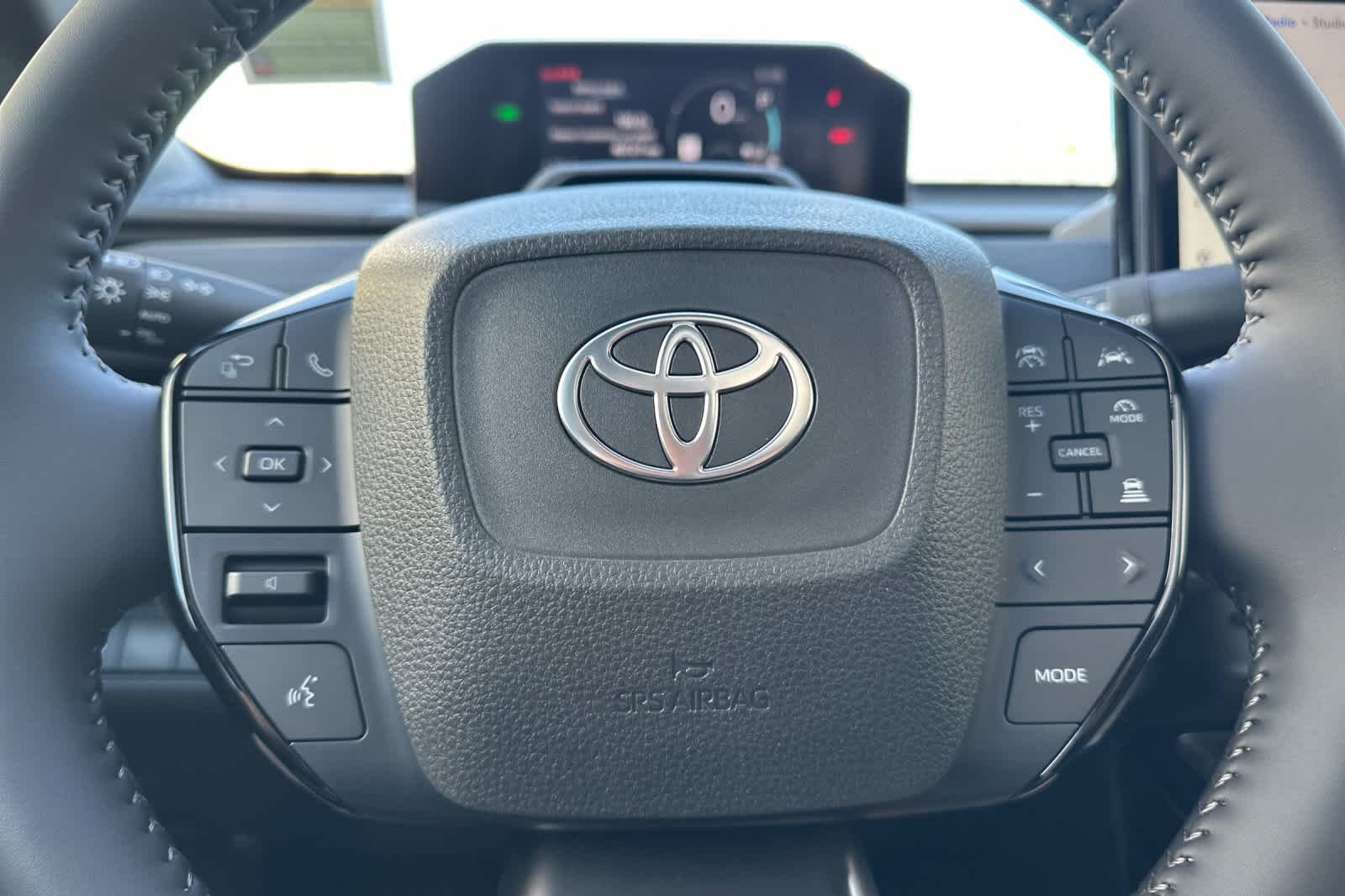 New 2026 Wind Chill Pearl with Midnight Black Metallic roof <sup>1</sup> Toyota  XSE image 21