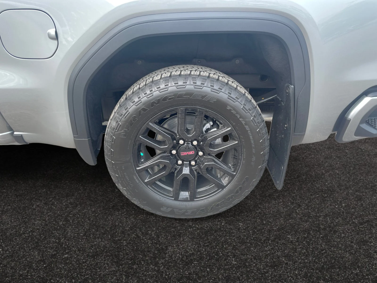 New 2026 Sterling Metallic GMC Elevation image 9