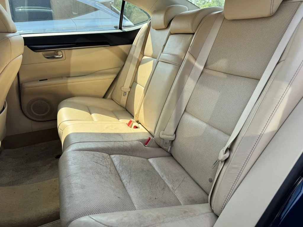 Used 2014  Lexus 350 image 6