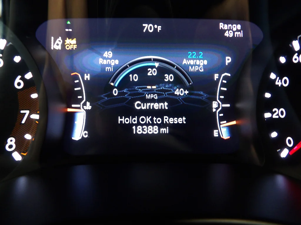 Used 2024 Bright White Clear Coat Jeep Latitude Lux image 32