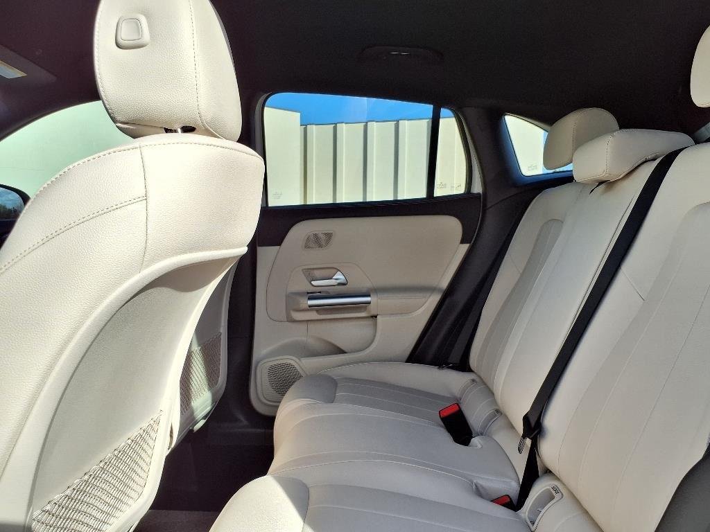 Used 2025 Polar White Mercedes-Benz GLA 250 image 21