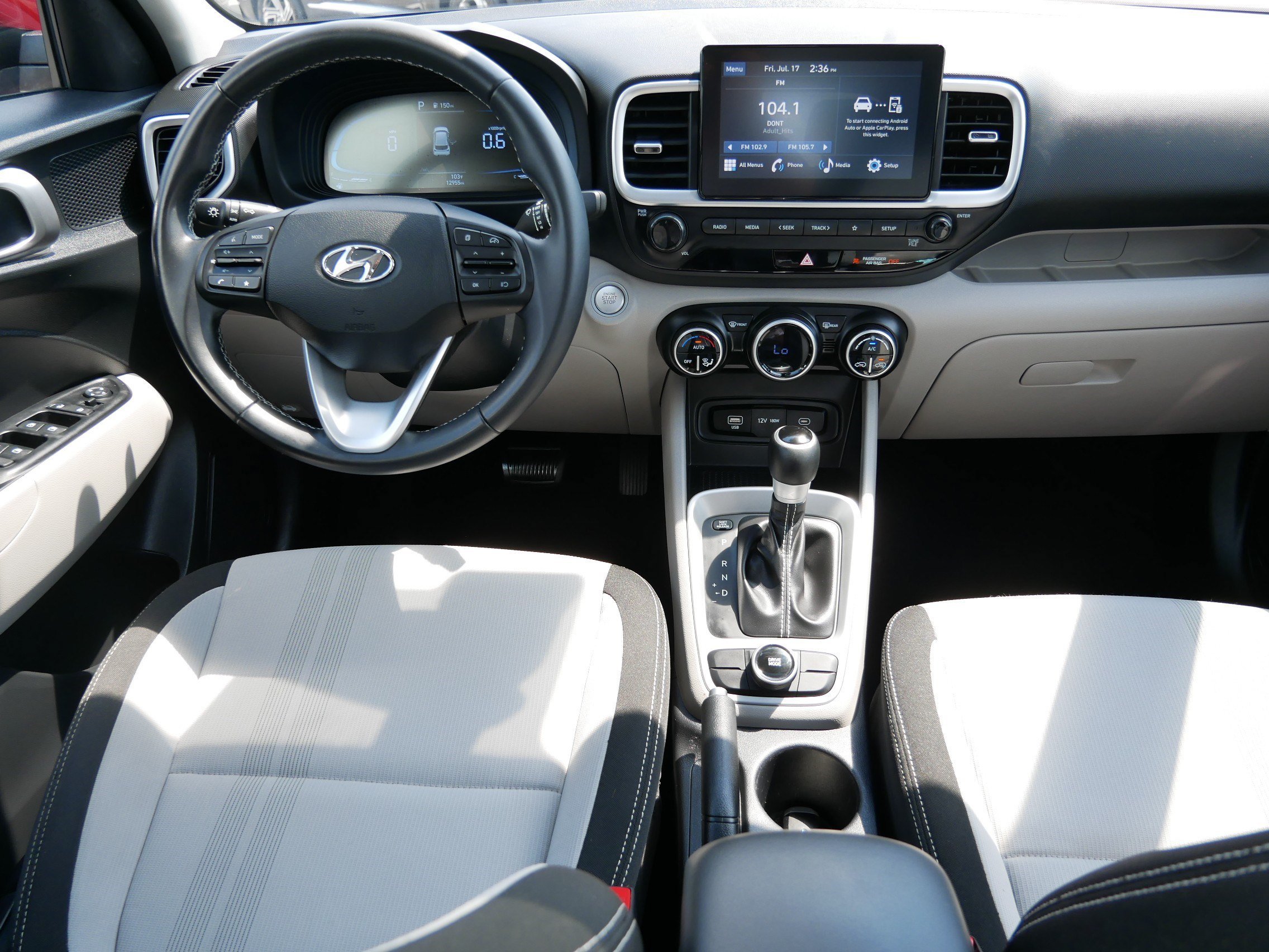 2024 Hyundai Venue SEL - Photo 10