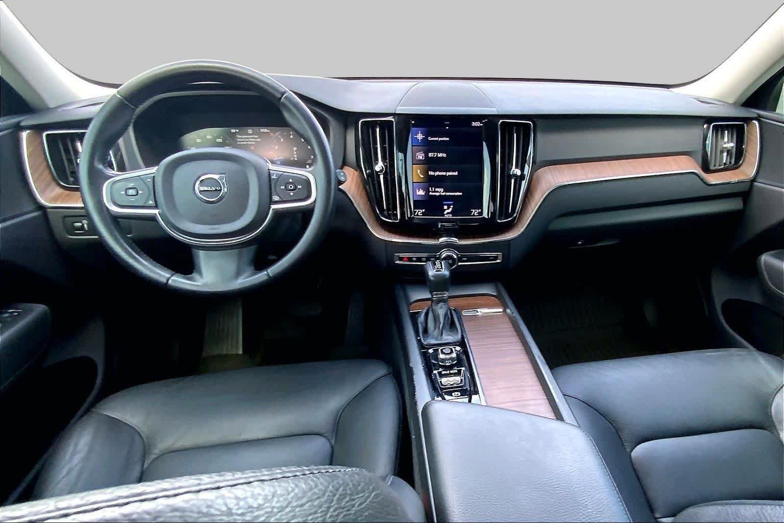 Used 2021 Onyx Black Metallic Volvo Momentum image 16