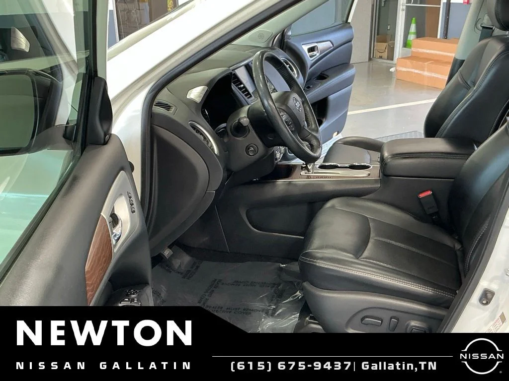 Used 2019 Pearl White Nissan Platinum image 7